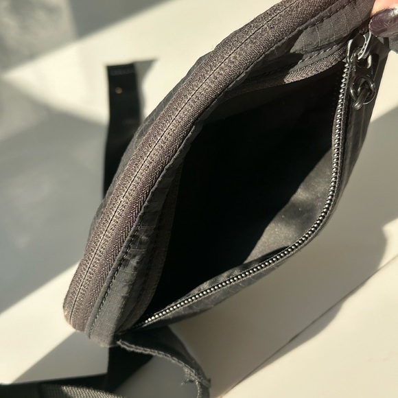 lululemon athletica everyday belt bag mini - Picture 4 of 7